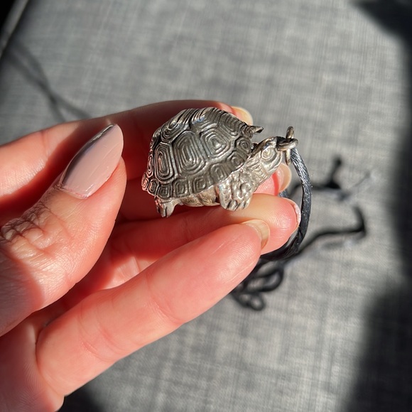 Sterling silver turtle pendant/locket - Picture 6 of 6